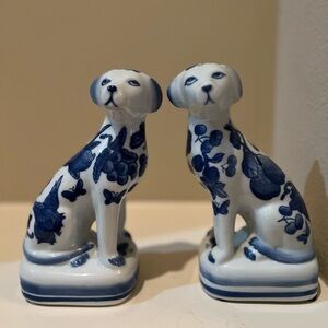 Pair of Chinese Chinoiserie Dogs. Measurements in the pictures.